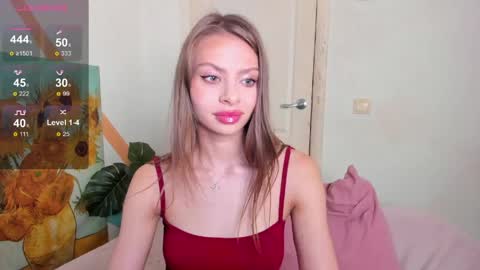 Snapshot of nymphobabee chatting on 05.02.26 crystal 3 online show from 05.02.26