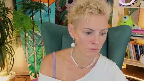 nymphvariety online show from 09.19.25