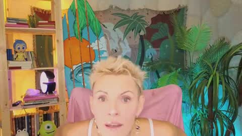 nymphvariety online show from 10.11.25