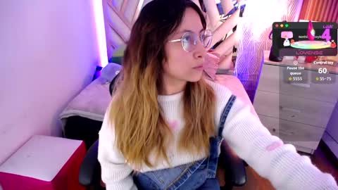 Snapshot of nyx_andria chatting on 05.19.26 Alex . online show from 05.19.26