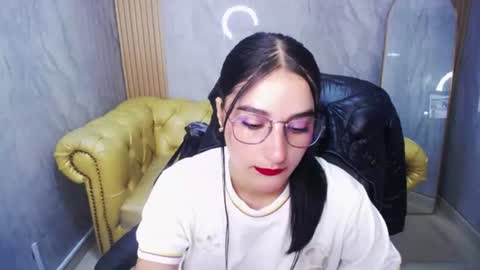 Snapshot of nyx_kitty_a chatting on 06.13.26 Nia online show from 06.13.26