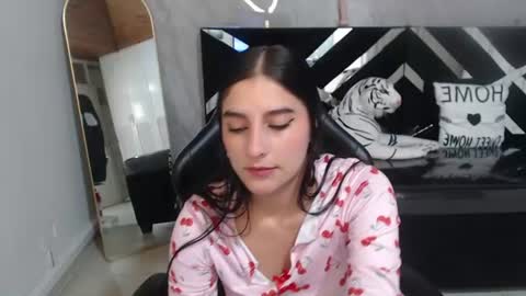 Snapshot of nyx_kitty_a chatting on 07.10.26 Nia online show from 07.10.26