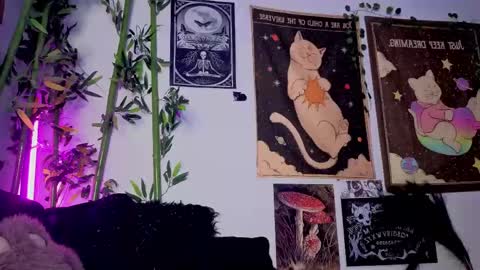 Snapshot of nyx_nayla chatting on 04.21.26 online show from 04.21.26