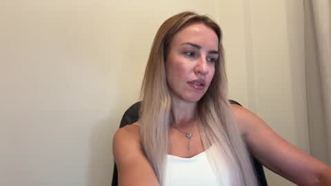 Snapshot of nyxelia_ chatting on 06.25.26 Anastasia online show from 06.25.26