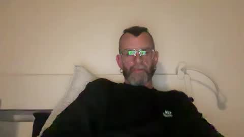 Snapshot of o_johnny_deep_o chatting on 11.24.25 Jonathan Deep online show from 11.24.25