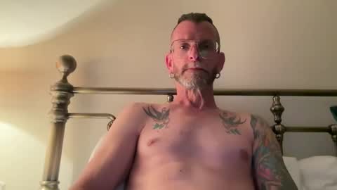 Snapshot of o_johnny_deep_o chatting on 01.05.26 Jonathan Deep online show from 01.05.26