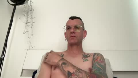 Snapshot of o_johnny_deep_o chatting on 06.17.26 Jonathan Deep online show from 06.17.26
