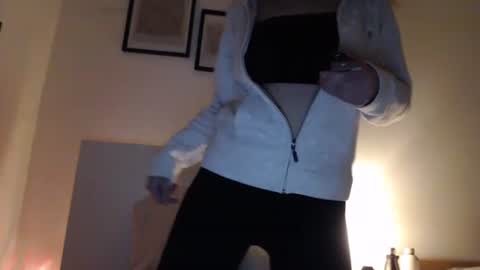 Snapshot of ocean_eyess_ chatting on 11.30.25 Kate my ONLYFANS katy ocean online show from 11.30.25