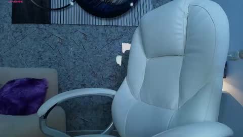 independent model online show from 02.05.26