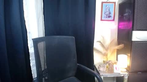 Snapshot of octaviayuki chatting on 10.25.25 Kyla online show from 10.25.25