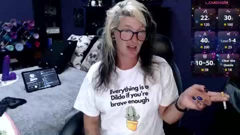 Snapshot of oddywithabody chatting on 07.18.26 Oddy With A Body online show from 07.18.26