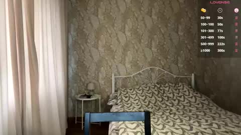 Mia online show from 12.21.25