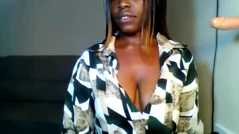 Snapshot of odrienna chatting on 04.26.26 odrie online show from 04.26.26