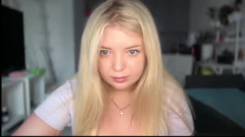 Snapshot of odriolsen chatting on 04.25.26 Odri online show from 04.25.26