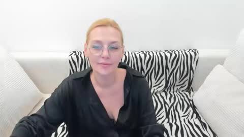 Snapshot of oeigesmik chatting on 04.17.26 oeigesmik online show from 04.17.26