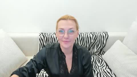 Snapshot of oeigesmik chatting on 04.19.26 oeigesmik online show from 04.19.26