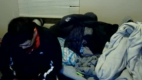 Snapshot of oflores77 chatting on 12.01.25 oscar flores online show from 12.01.25