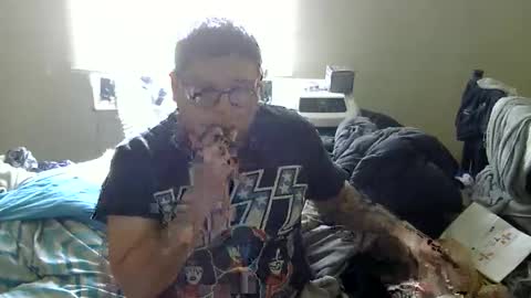 Snapshot of oflores77 chatting on 12.05.25 oscar flores online show from 12.05.25