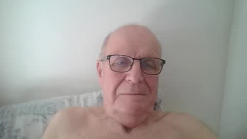 Snapshot of oggi95 chatting on 02.17.25 oggi95 online show from 02.17.25