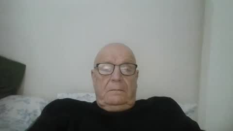 Snapshot of oggi95 chatting on 02.18.25 oggi95 online show from 02.18.25