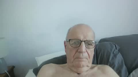 Snapshot of oggi95 chatting on 09.10.25 oggi95 online show from 09.10.25