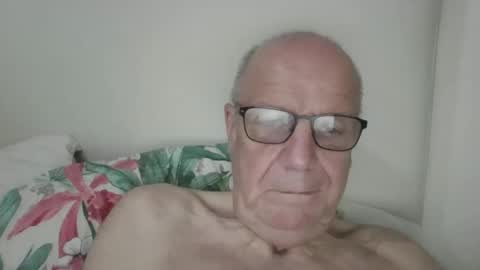 Snapshot of oggi95 chatting on 09.12.25 oggi95 online show from 09.12.25