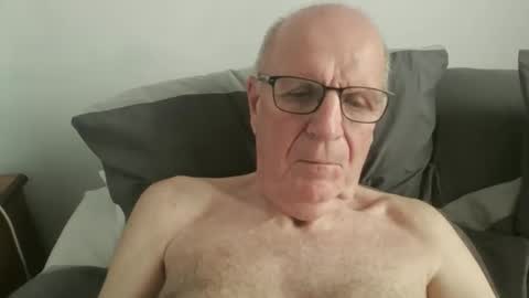 Snapshot of oggi95 chatting on 09.18.25 oggi95 online show from 09.18.25