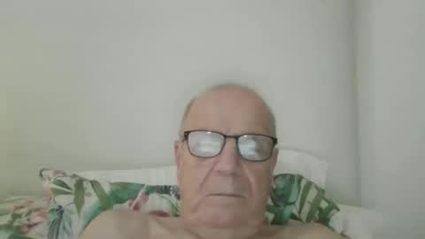 Snapshot of oggi95 chatting on 09.23.25 oggi95 online show from 09.23.25