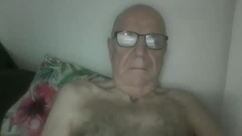 Snapshot of oggi95 chatting on 10.11.25 oggi95 online show from 10.11.25