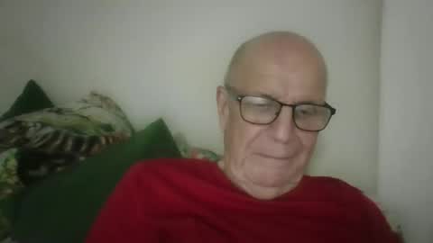 Snapshot of oggi95 chatting on 10.14.25 oggi95 online show from 10.14.25