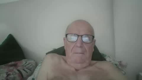 Snapshot of oggi95 chatting on 10.15.25 oggi95 online show from 10.15.25