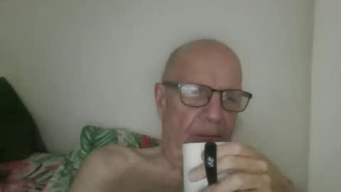 Snapshot of oggi95 chatting on 10.16.25 oggi95 online show from 10.16.25