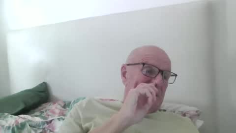 Snapshot of oggi95 chatting on 05.28.26 oggi95 online show from 05.28.26