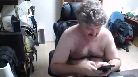 Woman message me men do not make demands and dont ask for pm only ladies. online show from 12.14.24