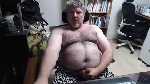 Snapshot of ogre57 chatting on 05.11.26 Woman message me men do not make demands and dont ask for pm only ladies. online show from 05.11.26