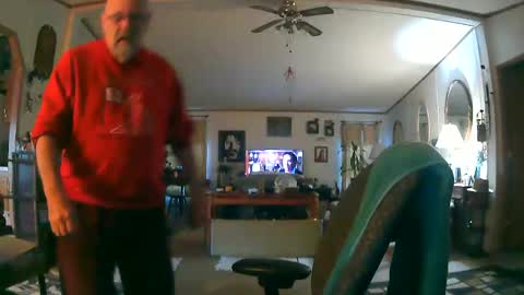 Snapshot of ogusbogus chatting on 11.23.25 Maximus No Mo online show from 11.23.25