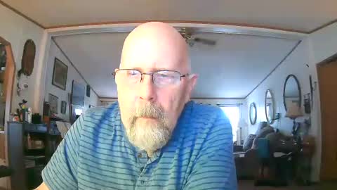 Snapshot of ogusbogus chatting on 12.18.25 Maximus No Mo online show from 12.18.25