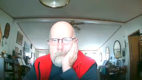 Snapshot of ogusbogus chatting on 12.21.25 Maximus No Mo online show from 12.21.25