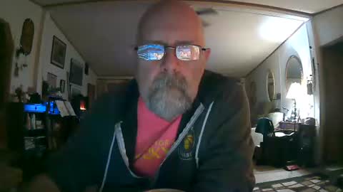 Snapshot of ogusbogus chatting on 12.22.25 Maximus No Mo online show from 12.22.25