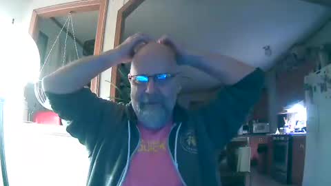 Snapshot of ogusbogus chatting on 12.23.25 Maximus No Mo online show from 12.23.25