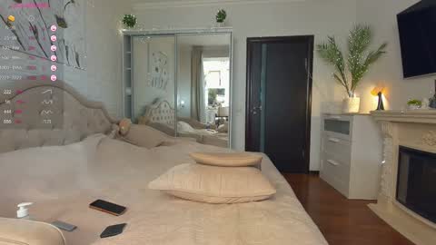 Julie online show from 02.24.25