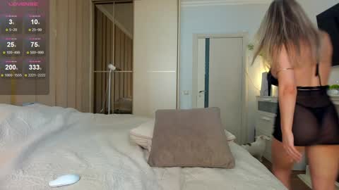 Julie online show from 09.18.25