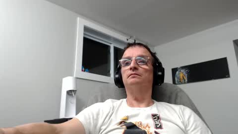 Snapshot of ohbitt chatting on 10.04.25 ohbitt online show from 10.04.25