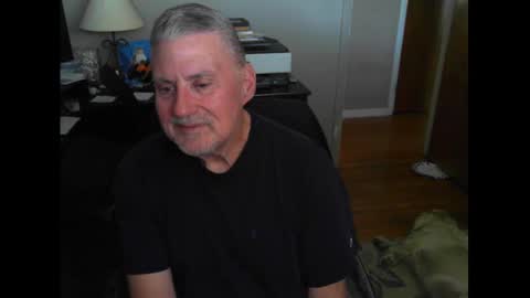 Snapshot of ohfukitsbob chatting on 10.03.25 ohfukitsbob online show from 10.03.25