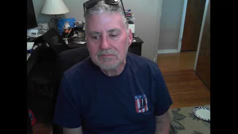 Snapshot of ohfukitsbob chatting on 10.14.25 ohfukitsbob online show from 10.14.25