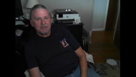 Snapshot of ohfukitsbob chatting on 10.24.25 ohfukitsbob online show from 10.24.25