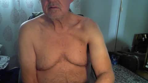 Snapshot of ohfukitsbob chatting on 12.15.25 ohfukitsbob online show from 12.15.25