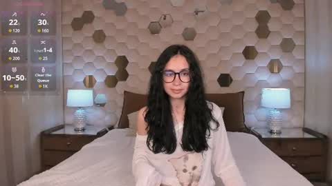 Snapshot of ohminnie chatting on 06.10.26 Maria online show from 06.10.26
