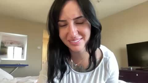 Snapshot of ohrileyxo chatting on 10.08.25 riley online show from 10.08.25