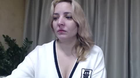 Mari online show from 12.04.25